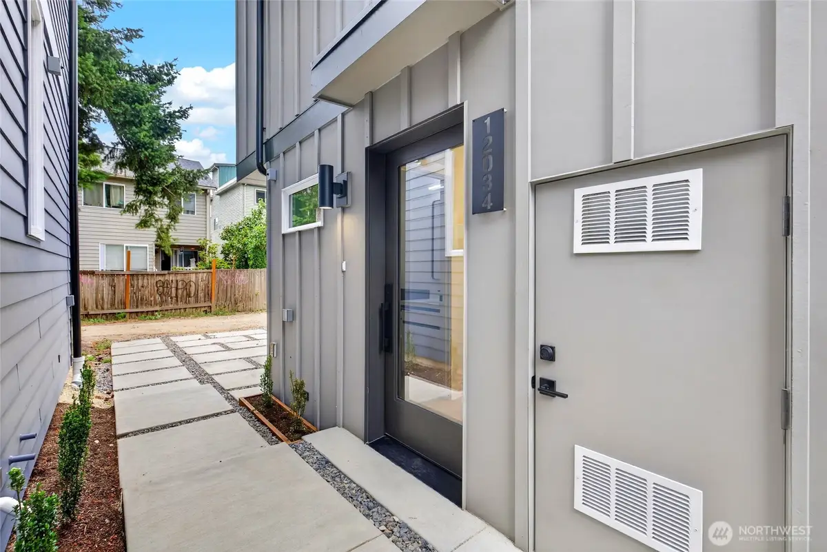 12034 Hiram Place Ne, Seattle, WA 98125 - #1
