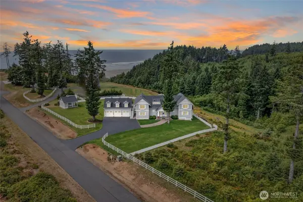 30 Chauncey Lane W, Pacific Beach, WA 98571