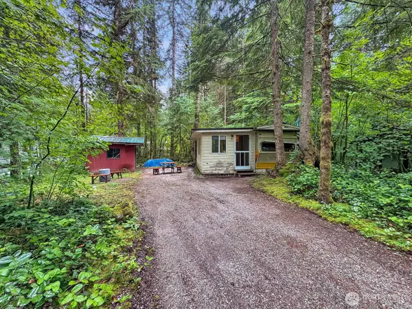 68 Christmas Tree Circle, Deming, WA 98266