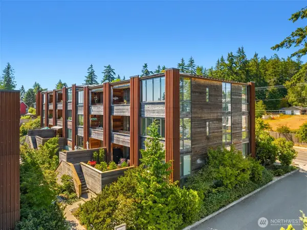 211 Wyatt Way Nw #B204, Bainbridge Island, WA 98110