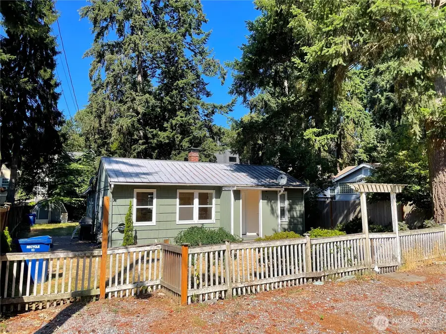 13729 Stone Avenue N, Seattle, WA 98133 - #3