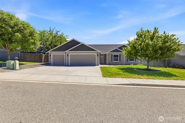 2670 Hickory Avenue, West Richland, WA 99353