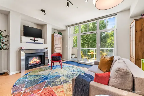 17 W Mercer Street #206, Seattle, WA 98119