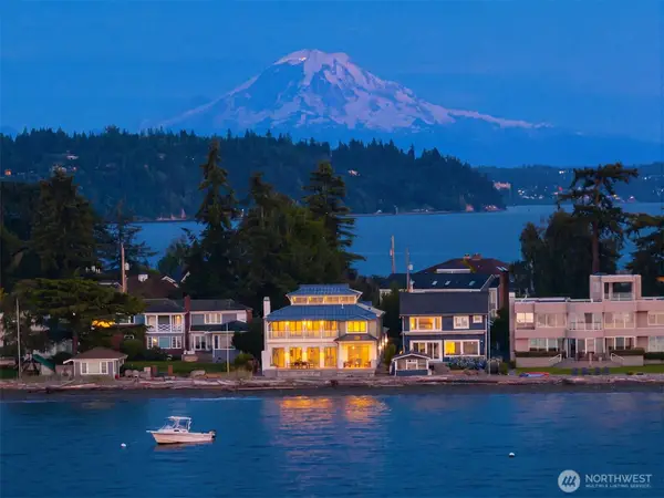 7 Three Tree Point Lane, Burien, WA 98166