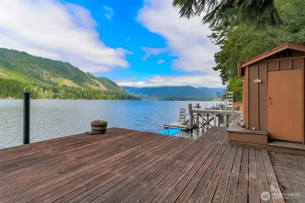 20 N Lakefront Loop, Hoodsport, WA 98548