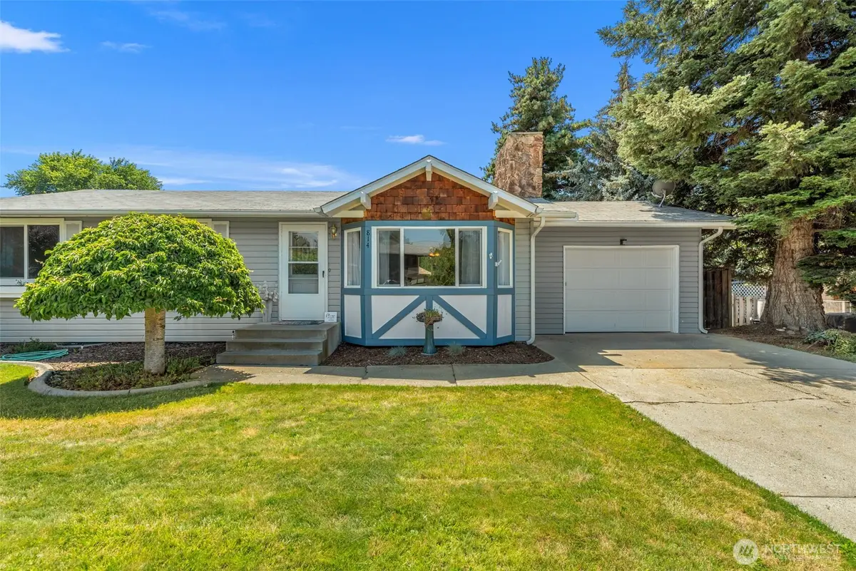 814 11th Street Ne, East Wenatchee, WA 98802 - #1