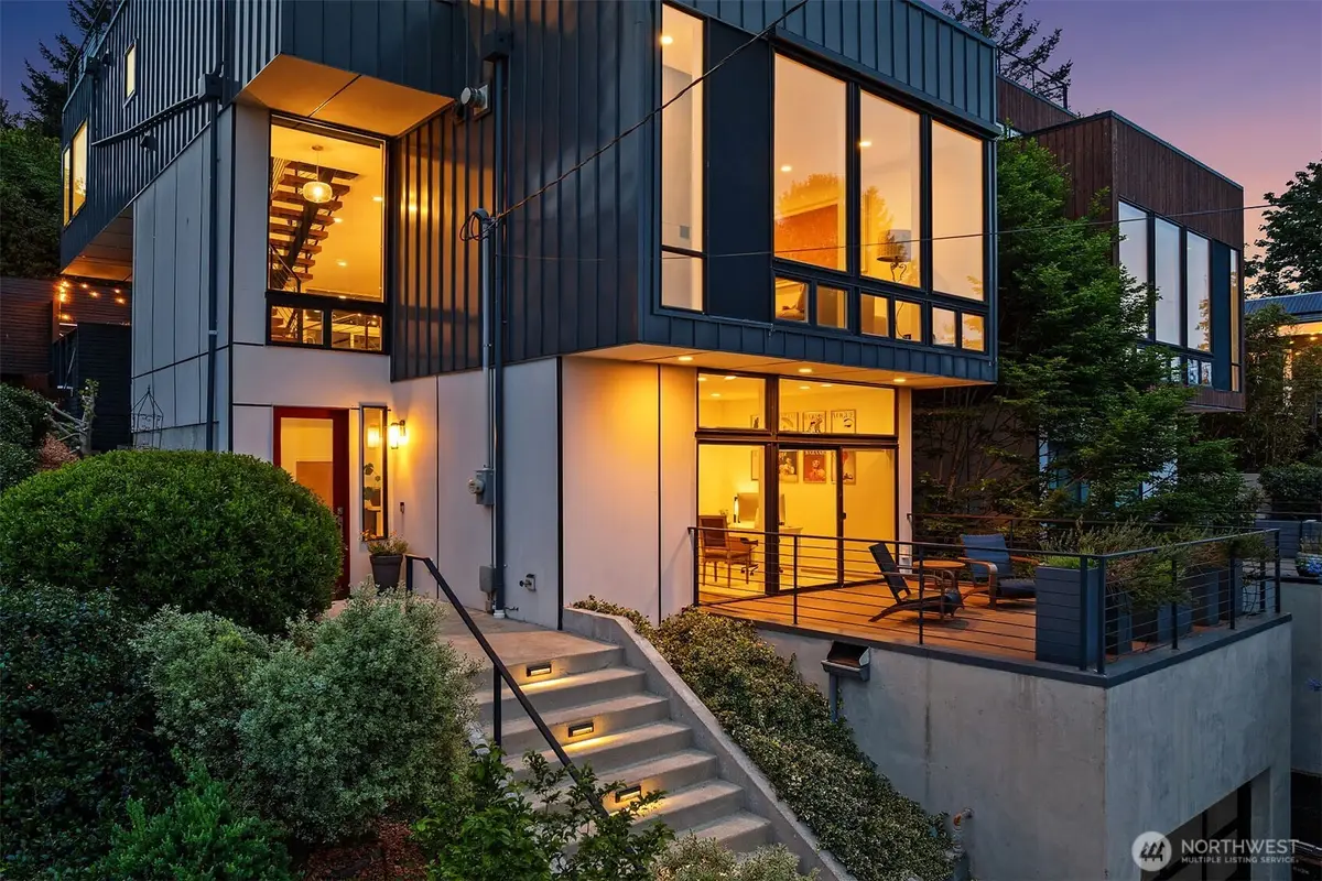 431 26th Avenue E, Seattle, WA 98112 - #1