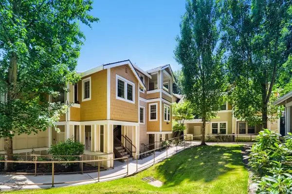 8535 Avondale Road Ne #A204, Redmond, WA 98052