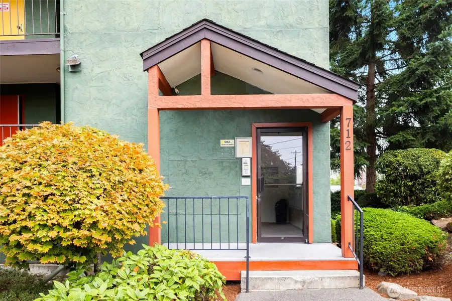 712 N 143rd Street, Seattle, WA 98133 - #3