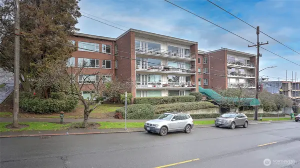 530 W Olympic Place #304, Seattle, WA 98119
