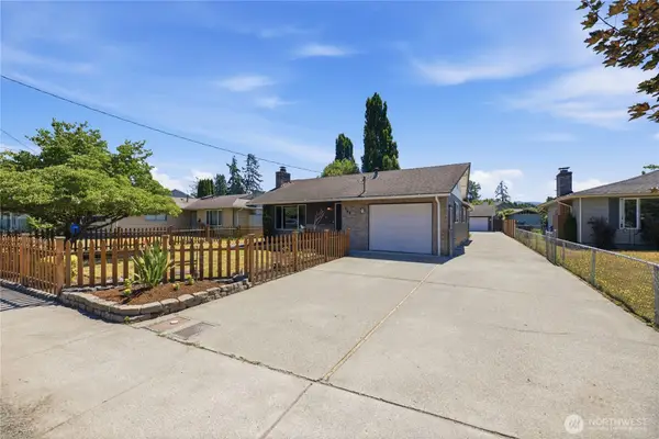 506 Calistoga Street W, Orting, WA 98360