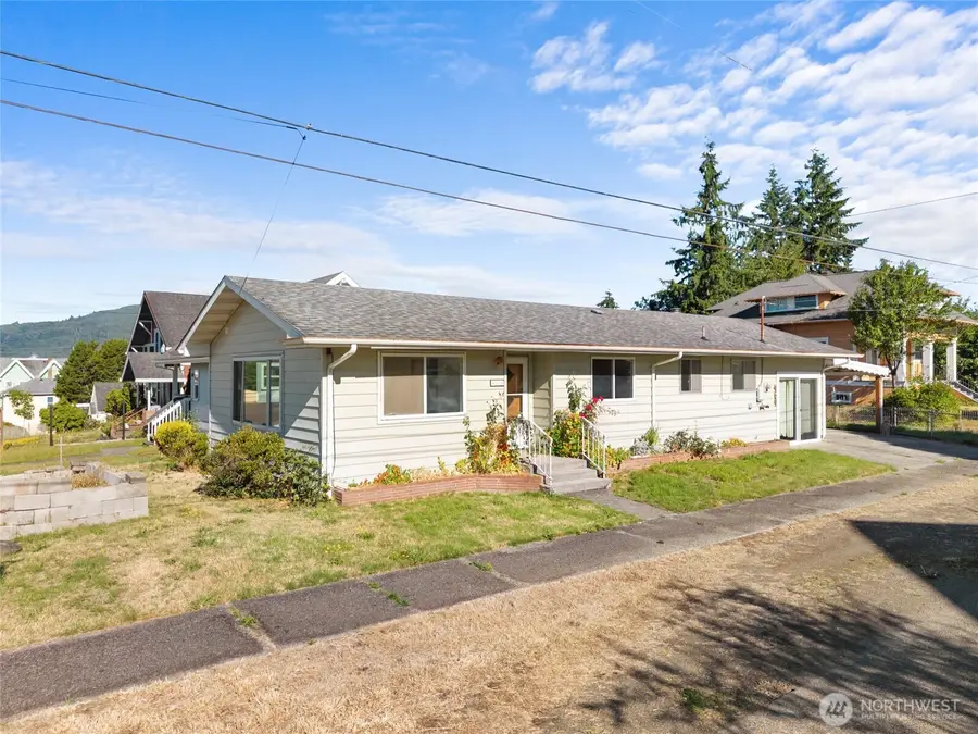 404 Eleventh Street, Raymond, WA 98577 - #3