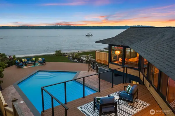11213 Arroyo Beach Place Sw, Seattle, WA 98146