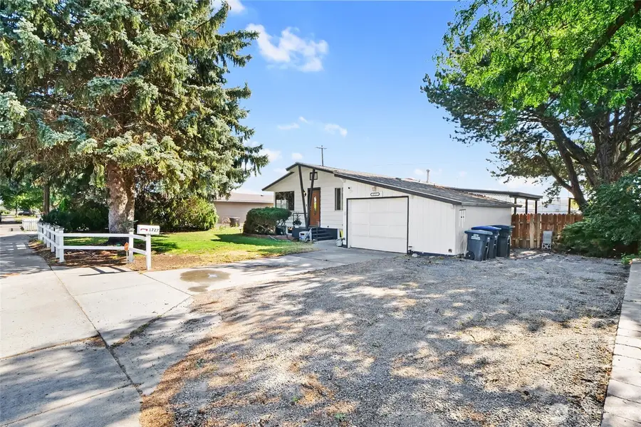 1727 S Monroe Street, Moses Lake, WA 98837 - #2