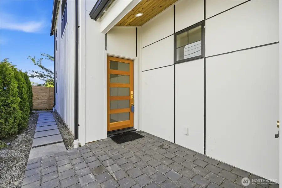 5948 18 Avenue Sw #2, Seattle, WA 98106 - #2