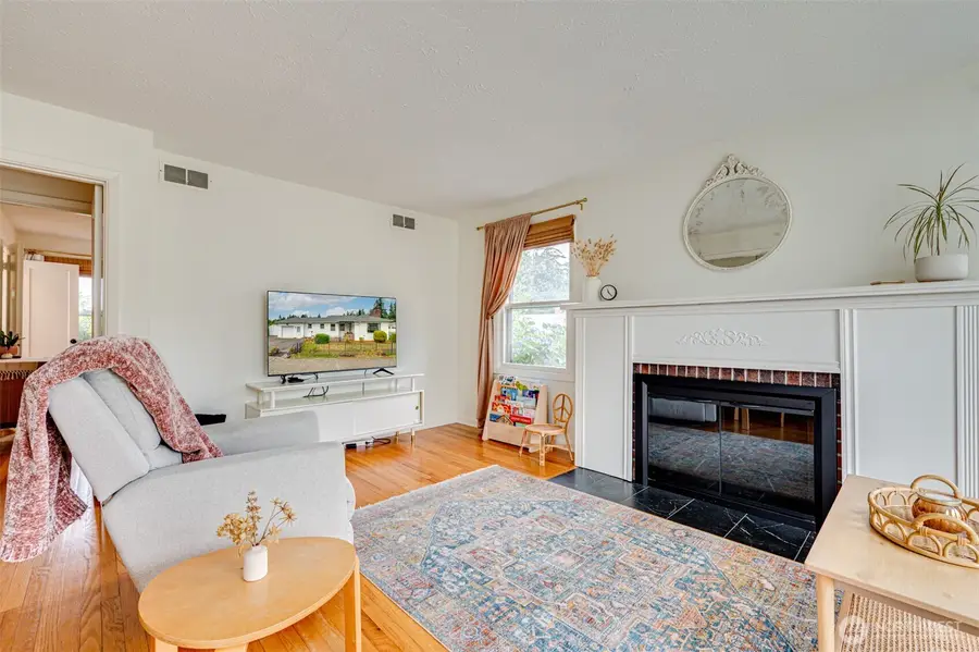 813 N 16th Avenue, Kelso, WA 98626 - #3