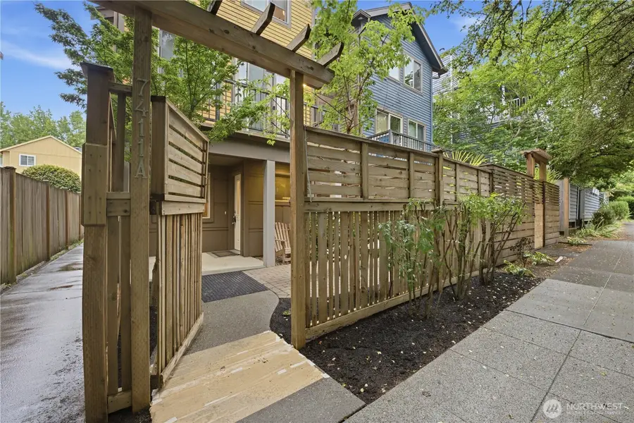 7411 4th Avenue Ne #A, Seattle, WA 98115 - #2