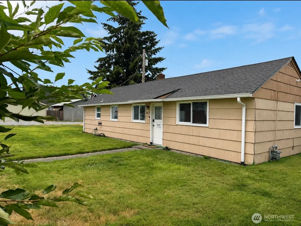805 1/2 4th Avenue Sw, Puyallup, WA 98371 - #1