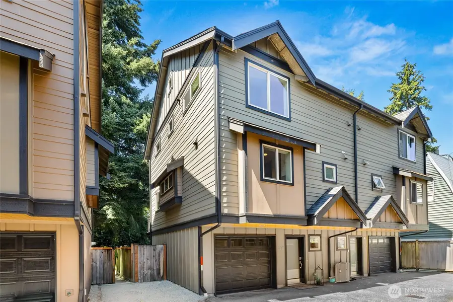 9615 Roosevelt Way Ne #A, Seattle, WA 98115 - #2