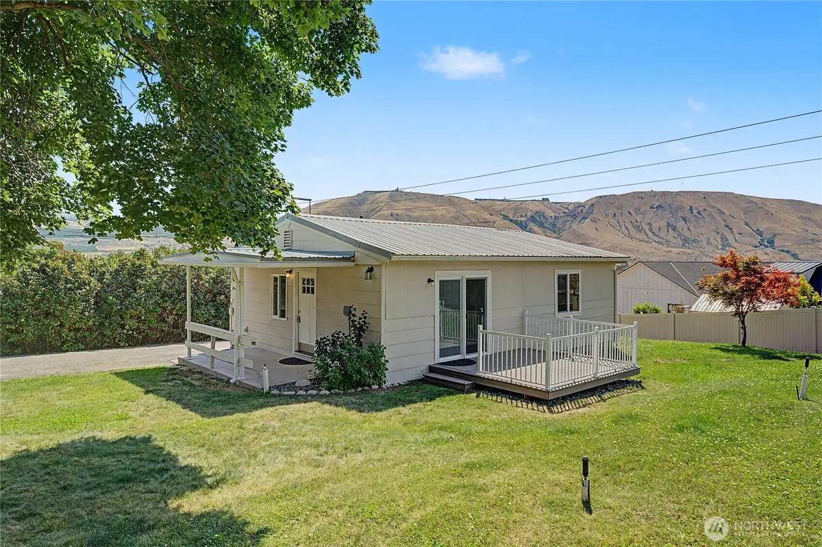 860 S Nancy Avenue, East Wenatchee, WA 98802 - #1