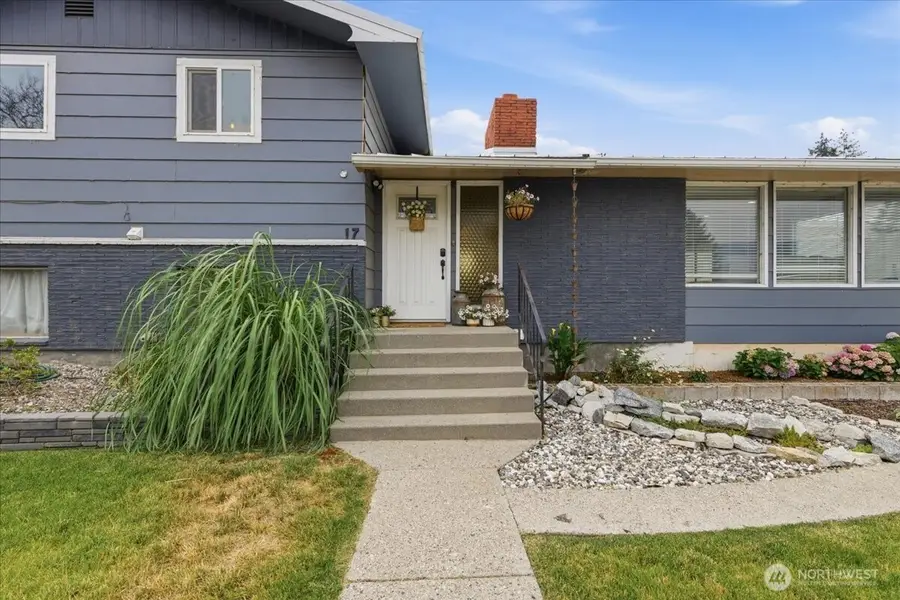 17 Hillcrest Avenue, Electric City, WA 99123 - #2