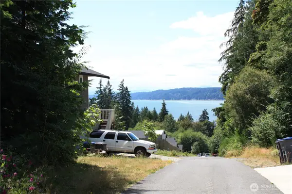 70 E Ellinor Peak Place #3-4, Belfair, WA 98528