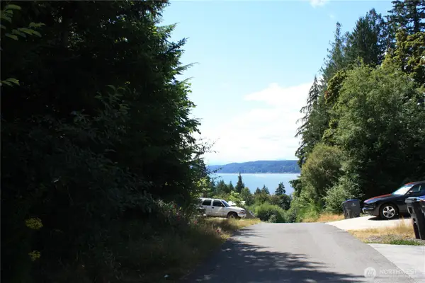 80 E Ellinor Peak Place #5-6, Belfair, WA 98528
