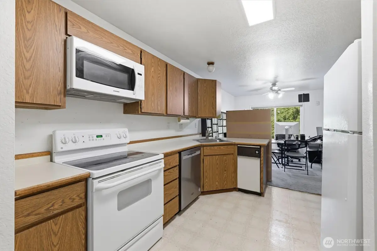 4200 Factoria Boulevard Se, Bellevue, WA 98006 - #1