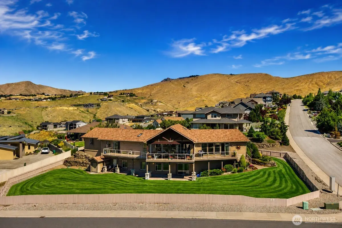 101 Mountain Brook Lane E, Wenatchee, WA 98801 - #1