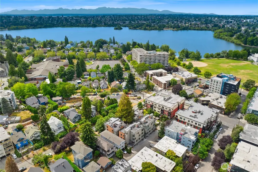 6538 Latona Avenue Ne, Seattle, WA 98115 - #2