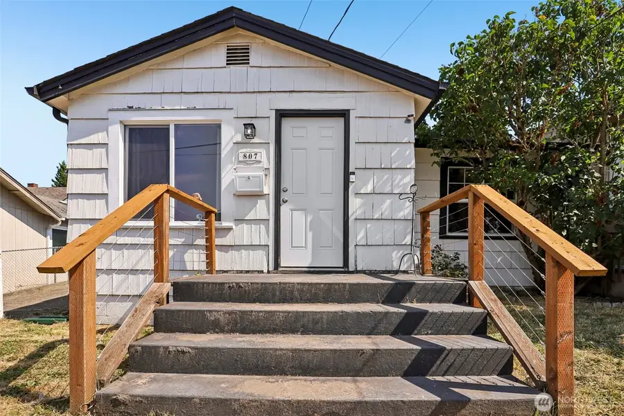 807 Columbia Street, Kelso, WA 98626 - #3