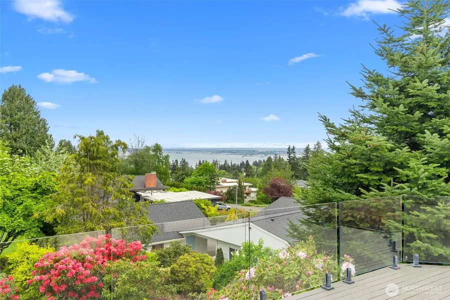 5128 Seaview Way, Everett, WA 98203 - #2