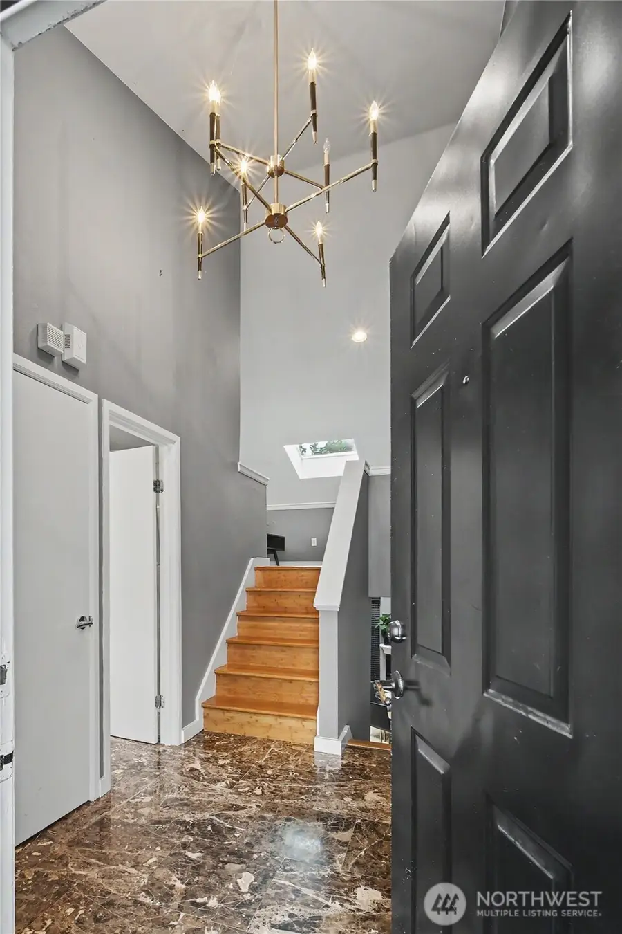 908 Hiawatha Place S #B, Seattle, WA 98144 - #2