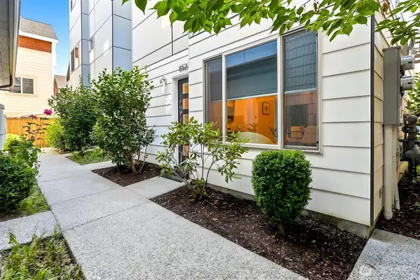 8527 Interlake Avenue N, Seattle, WA 98103