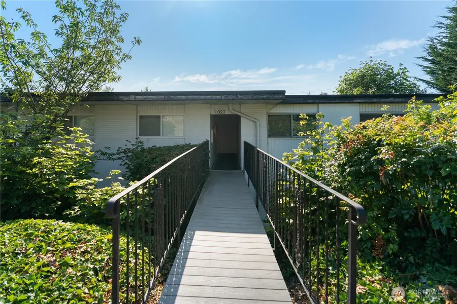 1027 S 230th Street #301, Des Moines, WA 98198 - #2