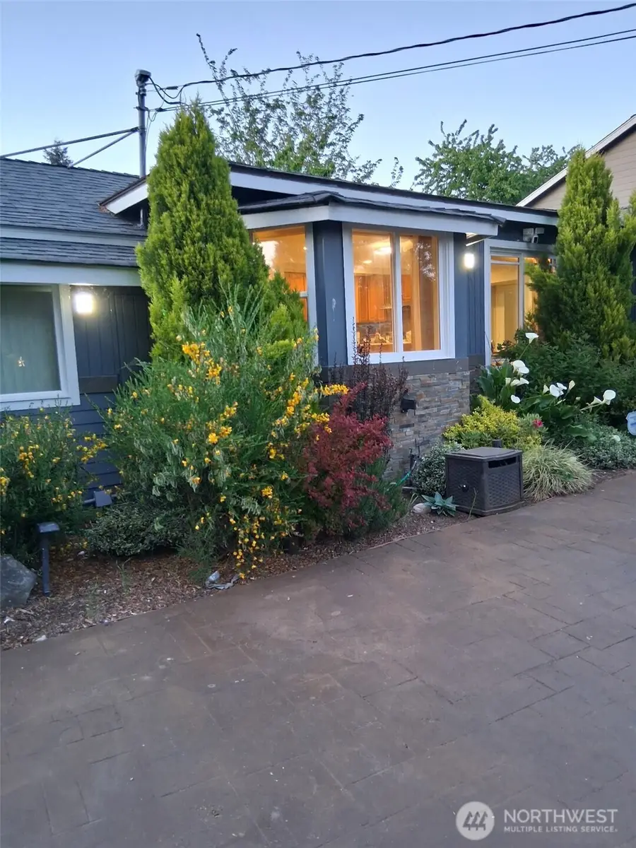 8242 S 128th Street, Seattle, WA 98178 - #3