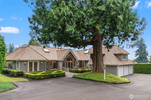 2055 94th Avenue Ne, Clyde Hill, WA 98004