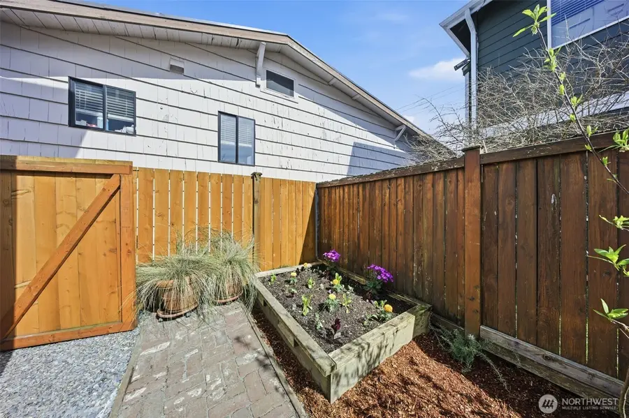 8847 9th Avenue Sw #A, Seattle, WA 98106 - #3
