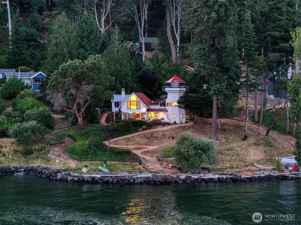 26986 Washington Boulevard Ne, Kingston, WA 98346