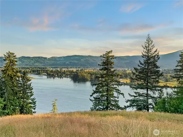 26 Riverview East Road, Cathlamet, WA 98612