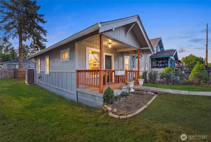 803 N Pacific Avenue, Kelso, WA 98626 - #3