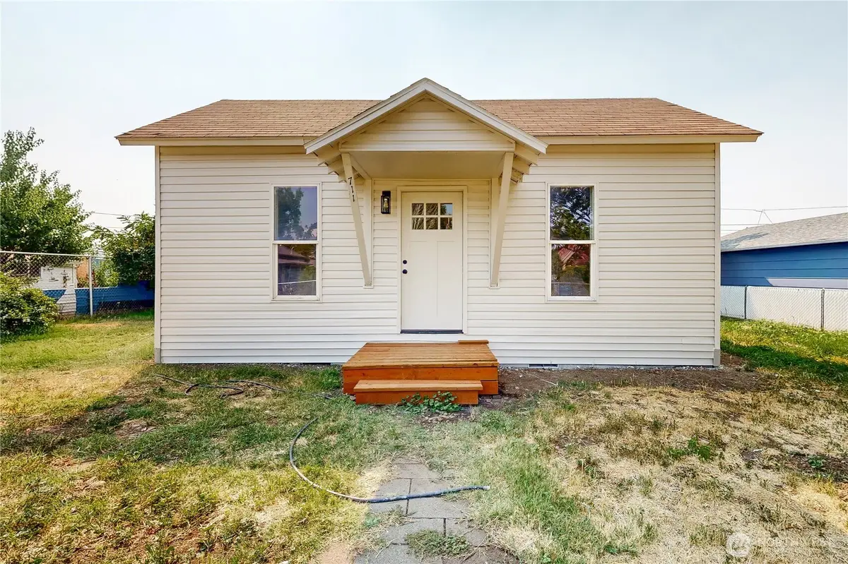 711 Robbins Street, Milton Freewater, OR 97862 - #1