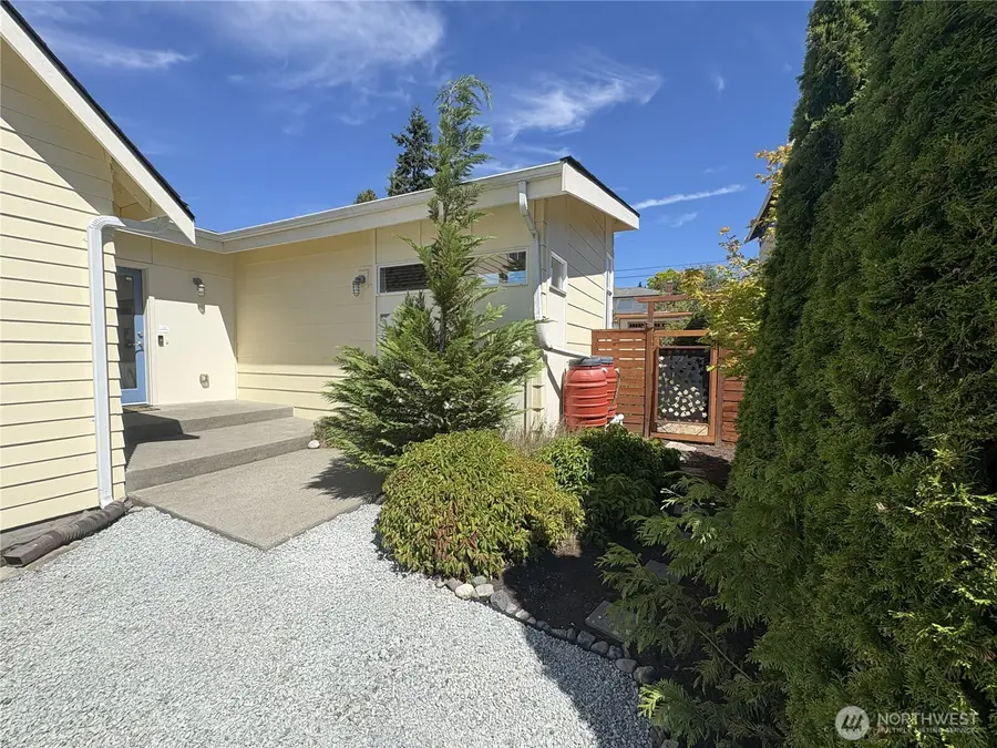 8820 24th Avenue Sw, Seattle, WA 98106 - #3