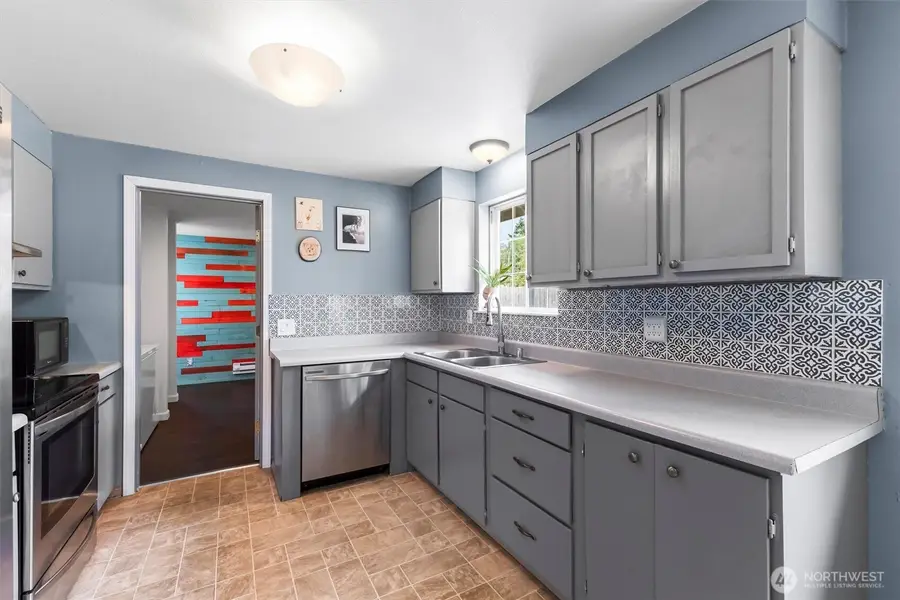 822 Walker Avenue, Oak Harbor, WA 98277 - #3