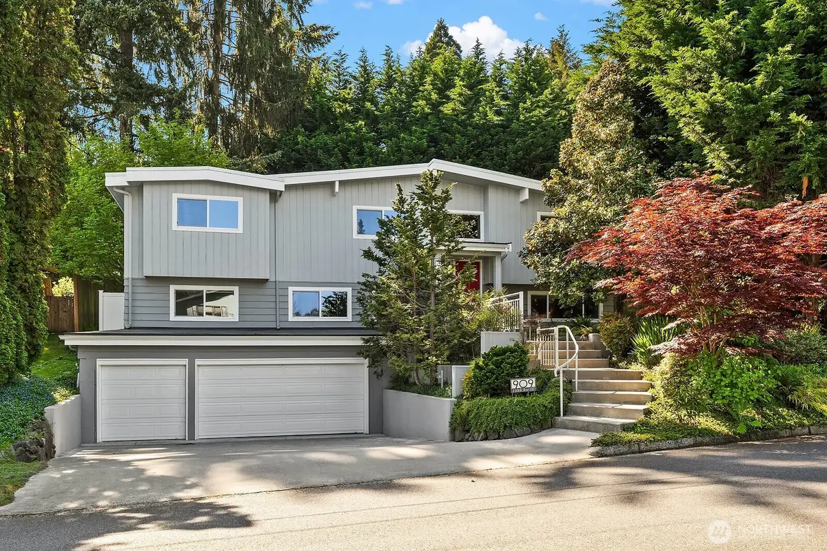 909 110th Avenue Se, Bellevue, WA 98004 - #1