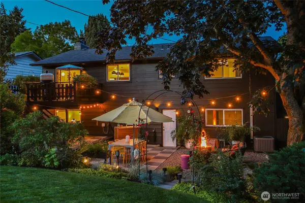 8837 34th Avenue Sw, Seattle, WA 98126