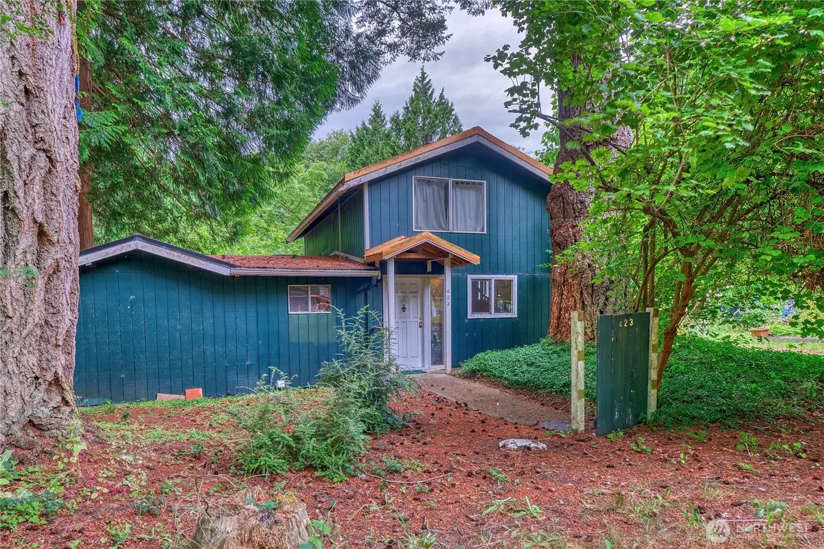 423 S Beach Rd, Point Roberts, WA 98281 - #1