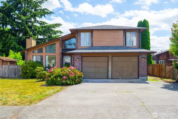 621 Glacier Avenue S, Pacific, WA 98047