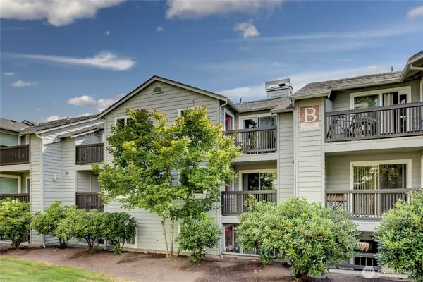 6700 NE 182nd Street #B202, Kenmore, WA 98028