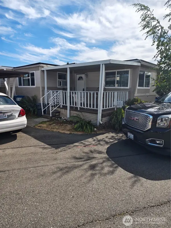 3235 S 182nd Street, SeaTac, WA 98188
